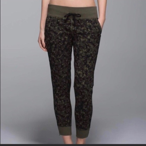 lululemon athletica Pants - Lululemon rare full zip camo joggers